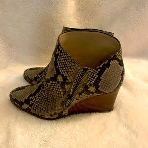 1 State booties size 10